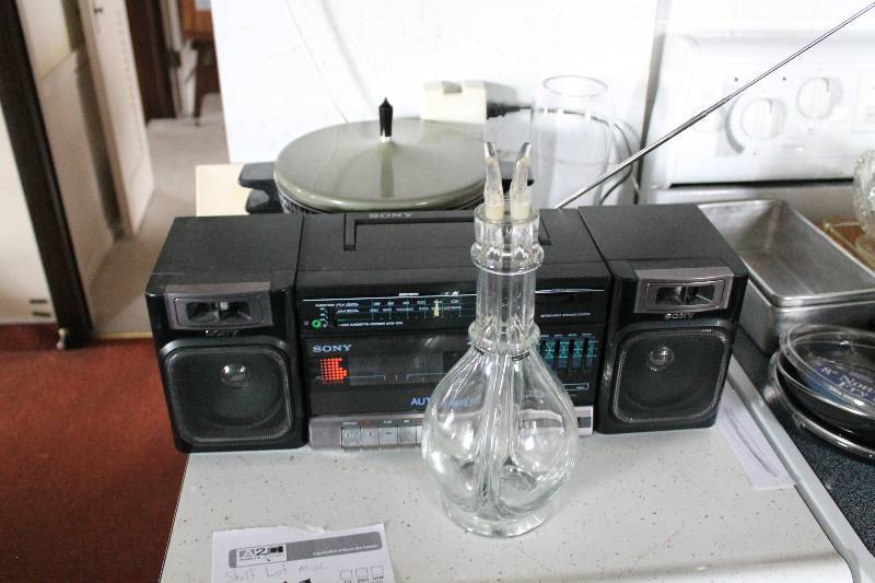Oster Pot-pourri, Glass Vase, Portable Radio