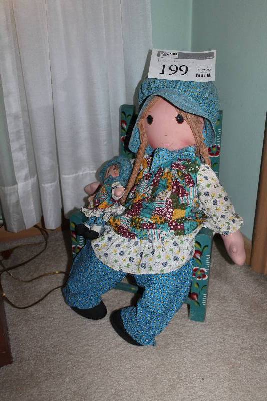 Dolls w Chair
