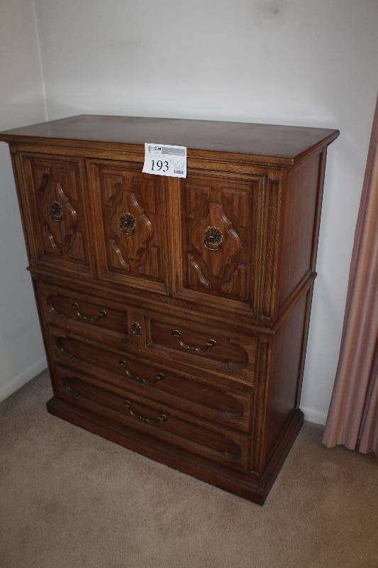 2-Door 5-Drawer Wood Hutch