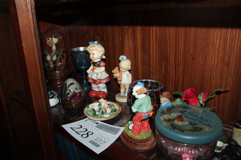 Figurines