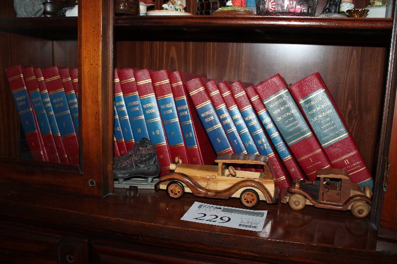 Encyclopedia Set, Car Table Dcor