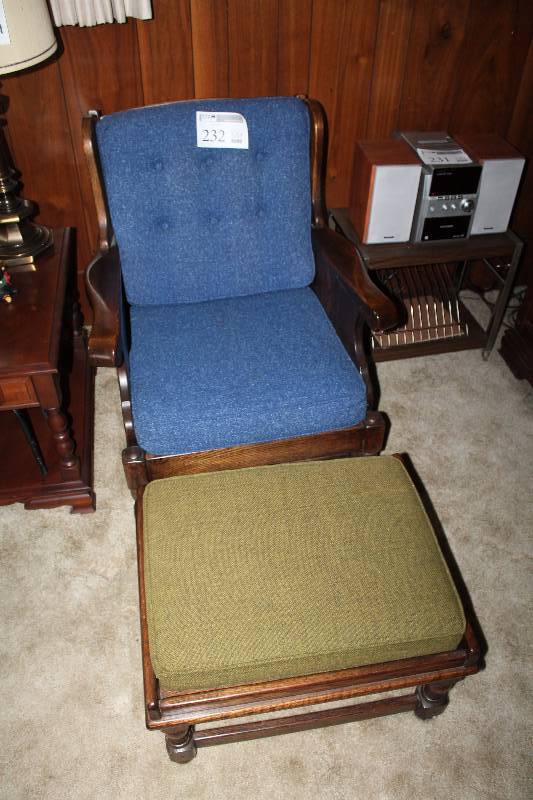 Living Room Chair w Ottoman