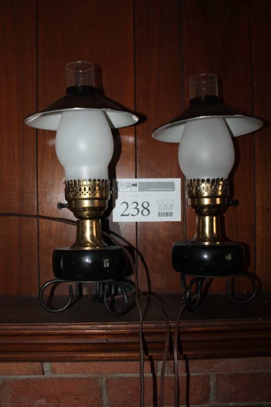 Lot of (2) Table Lamps