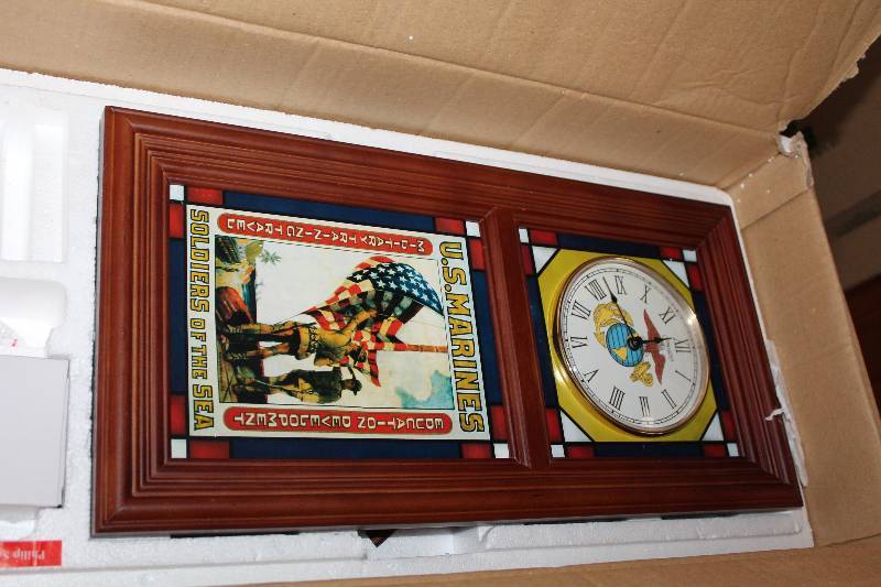 U.S. Marines Wall Clock w Interchangable Picture