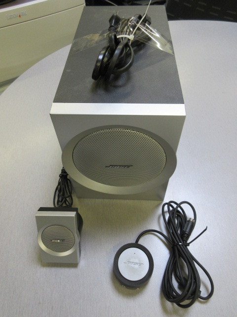 BOSE COMPANION 3 MULTI MEDIA SPEAKER SYSTEM