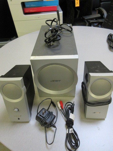 BOSE COMPANION 3 SUB WOOFER AND DESKTOP SPEAKERS