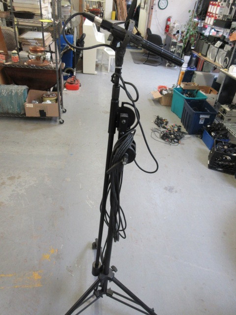 BOOM STAND WITH MIC, SHOCK MOUNTS AND CORDS
