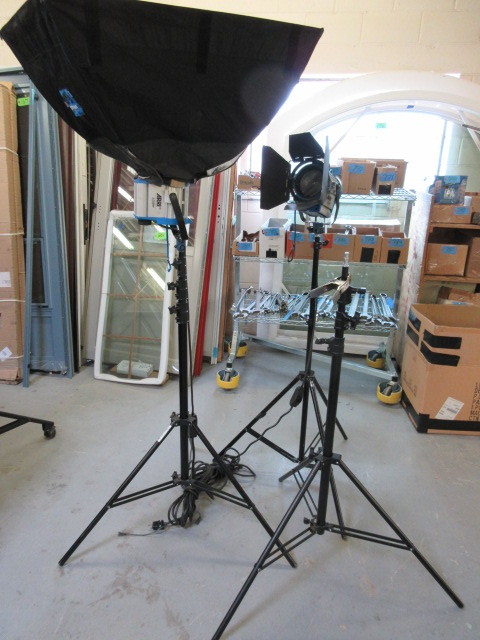 SPOT LIGHT SET UPS