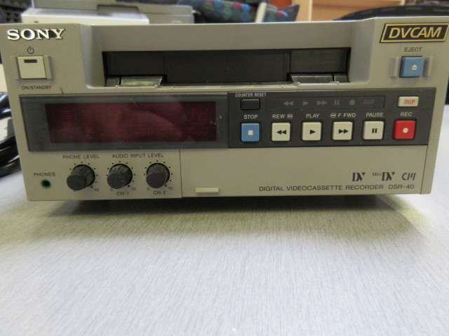 DIGITAL VIIDEO CASSETTE RECORDER AND PLAYER