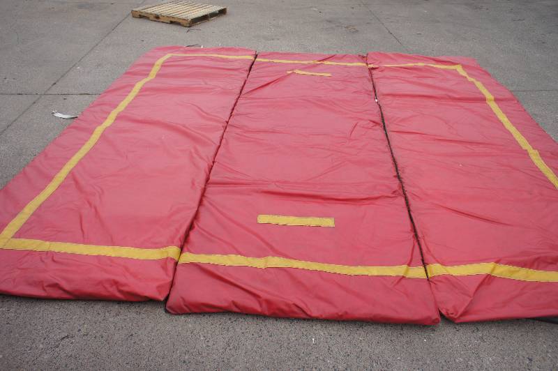 Sumo mat 20 x 20.  2 inch padded great for the sumo suits at any event