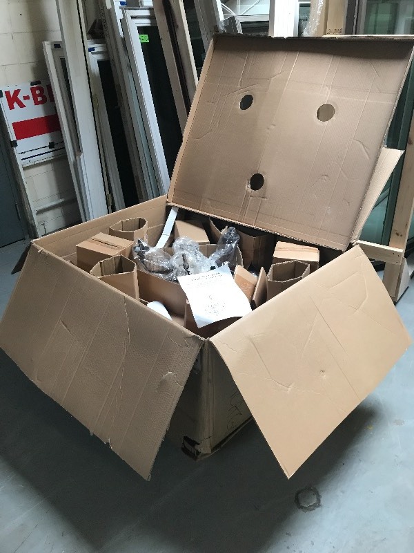 lot 102 image: NEWIN BOX CHANDELIER