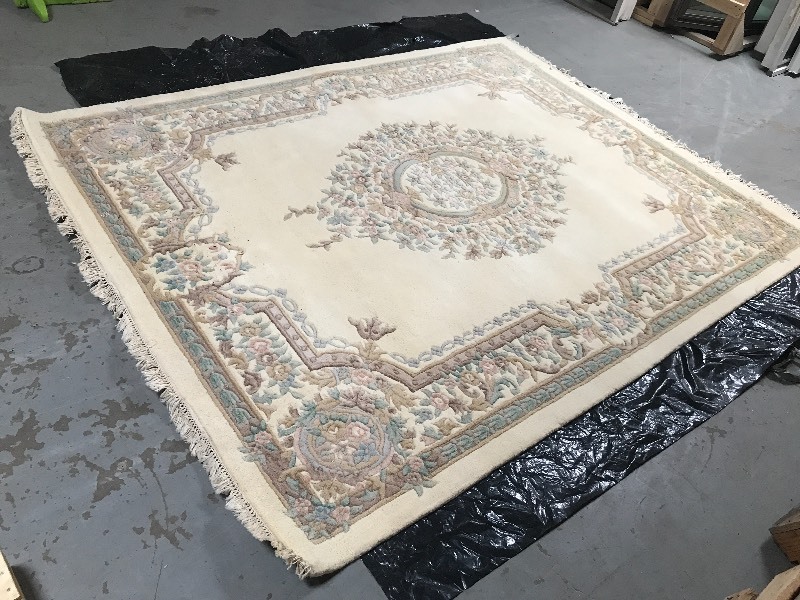 lot 106 image: HANDWOVEN FRINGED EDGE WOOL CARPET