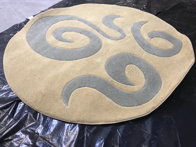 lot 107 image: COMTEMPORARY CUSTOM ROUND RUG