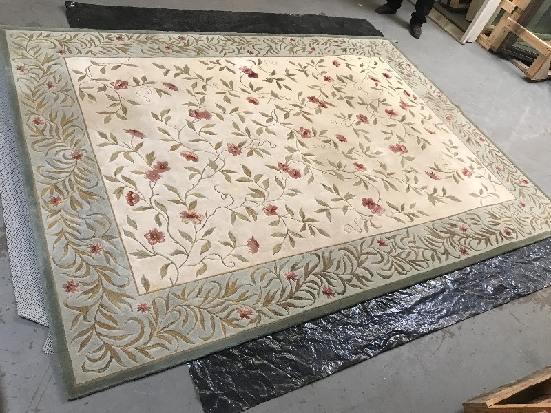 lot 117 image: SPHINX 100%  WOOL AREA RUG