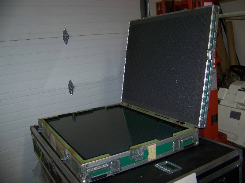 lot 7 image: 50 Diagonal, HOLOPRO, Rear projection Glass in Heavy-Duty Travel Case