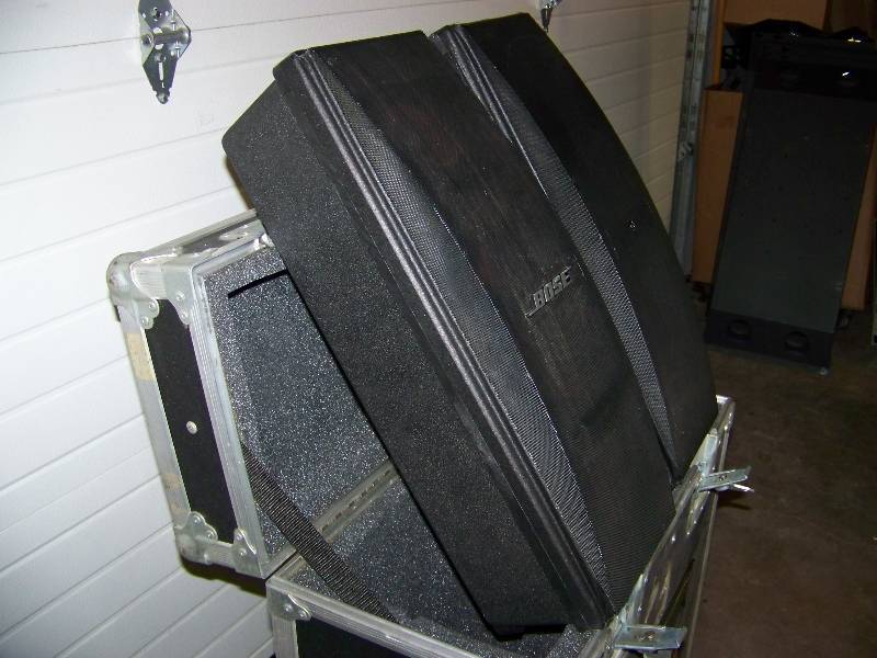 lot 50 image: (2) Bose, Panaray 402, Series II, Speakers  Loudspeakers in Hard-Sided, Padded Travel Case on Wheels