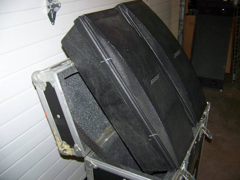 lot 49 image: (2) Bose, Panaray 402, Series II, Speakers  Loudspeakers in Hard-Sided, Padded Travel Case on Wheels