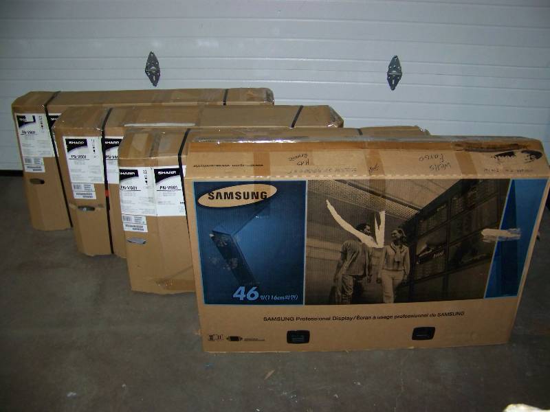 lot 54 image: 2x2 Samsung Video Monitor Wall with Stands and Dummy Screens