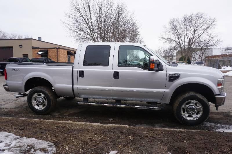 2010 Ford F-350 Super Duty Crew Cab 4 x 4 Truck