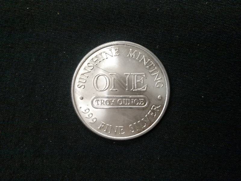lot 119 image: Silver Eagle One Ounce .999 Silver ...