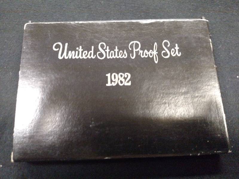 lot 181 image: 1982 U.S. Proof Coin Set...