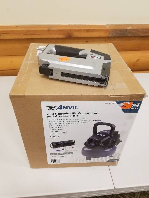 lot 4 image: Pneumatic stapler Bundle