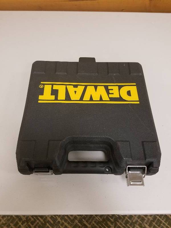 lot 6 image: Dewalt 18-Gauge Pneumatic Brad Nailer