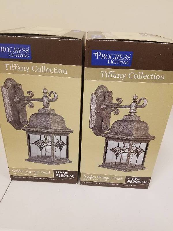 lot 24 image: Progress Lighting Tiffany Collection Golden Baroque 1-light Wall Lantern