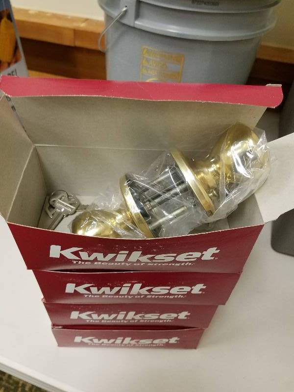 lot 63 image: Kwikset 400T 3 RCAL RCS 94002-078 Tylo Keyed Entry Knob, Polished Brass