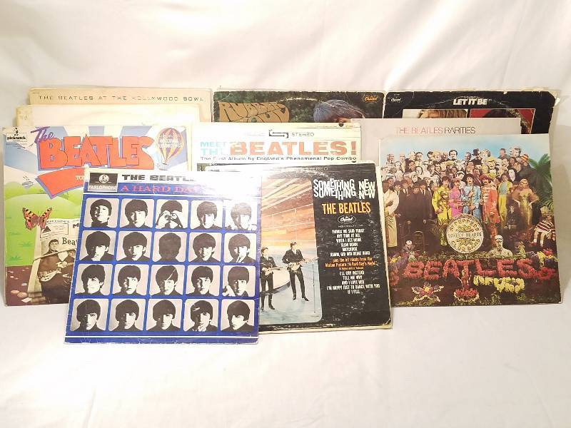 lot 105 image: THE BEATLES VINYL RECORDS