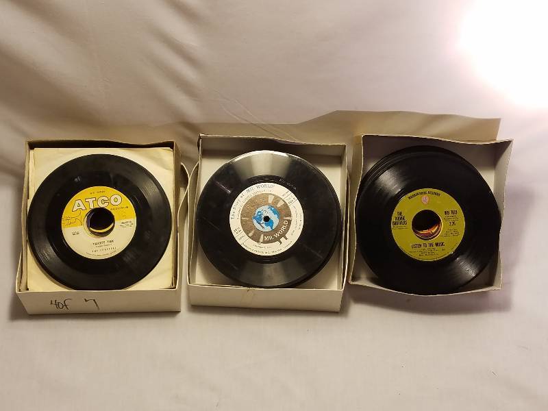 lot 187 image: 45 RPM VINYL RECORDS