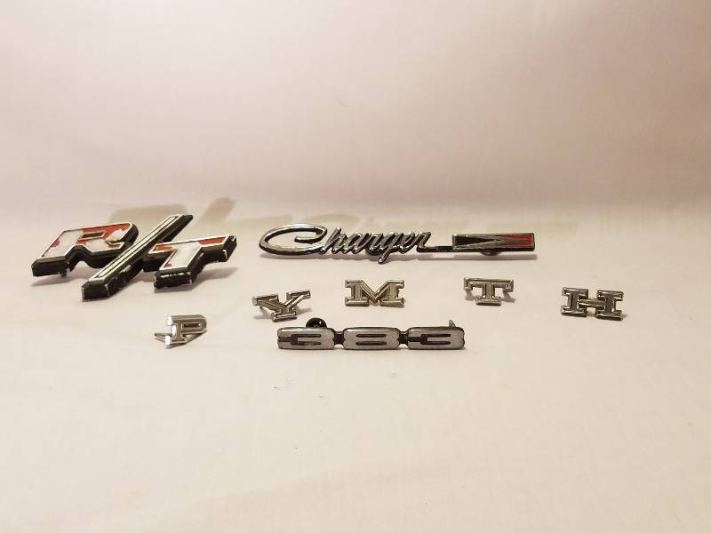lot 189 image: MOPAR CAR EMBLEMS