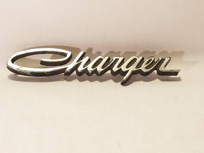 lot 193 image: 68-69 DODGE CHARGER EMBLEM