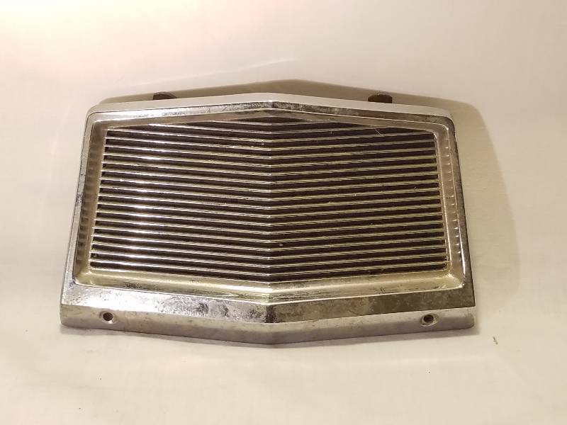 lot 198 image: 66-70 REAR CONSOLE RIBBED COVER CHROME