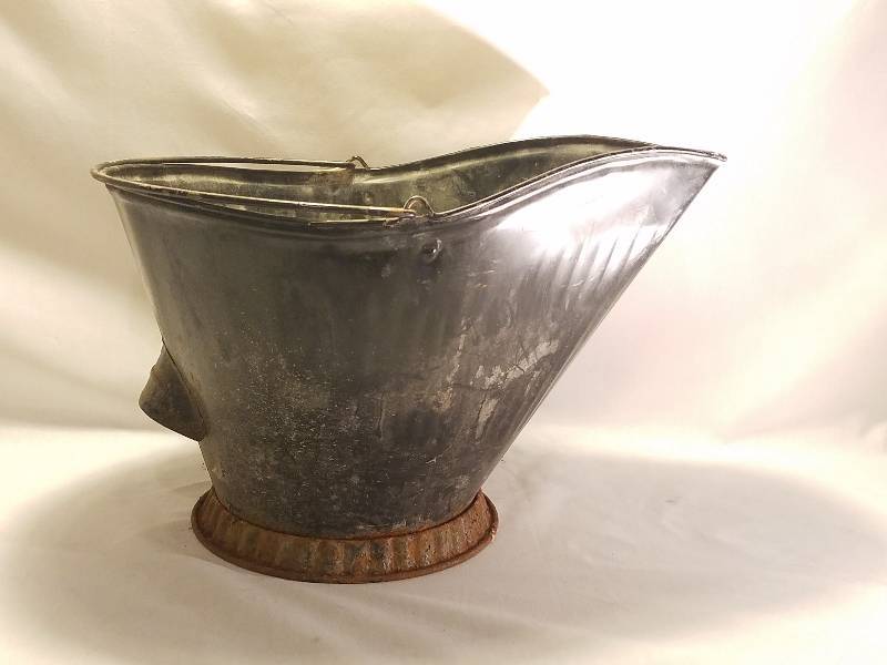 lot 199 image: VINTAGE METAL COAL BUCKET