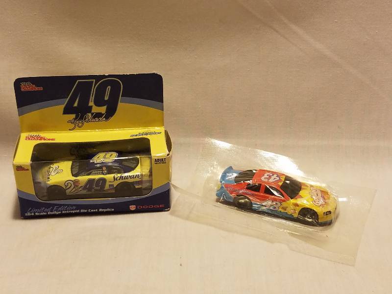 lot 224 image: SCHWANS LIMITED EDITION DIECAST RACE CAR AND NASCAR CEREAL PREMIUM CAR