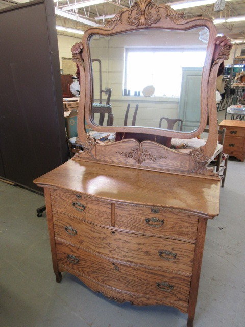 VINTAGE OAK DRESSER WITH MIRROR