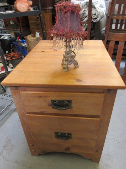 SOLID PINE END TABLE AND LAMP