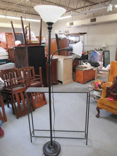 METAL STAND AND FLOOR LAMP
