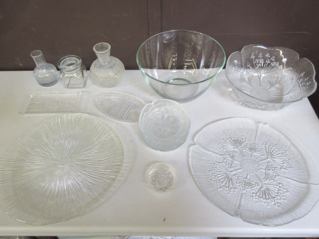 CRYSTAL AND GLASS SERVING ITEMS