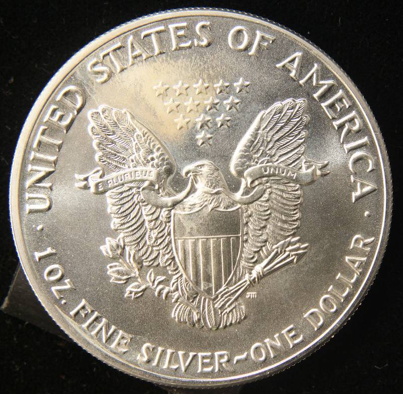 1989 AMERICAN SILVER EAGLE 1 TROY OZ. .999 FINE SILVER DOLLAR