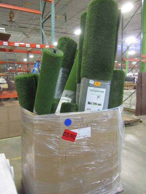 lot 18 image: 10 rolls of turff