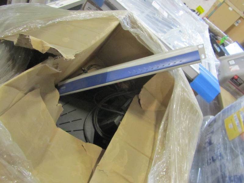 lot 35 image: pallet of networking items