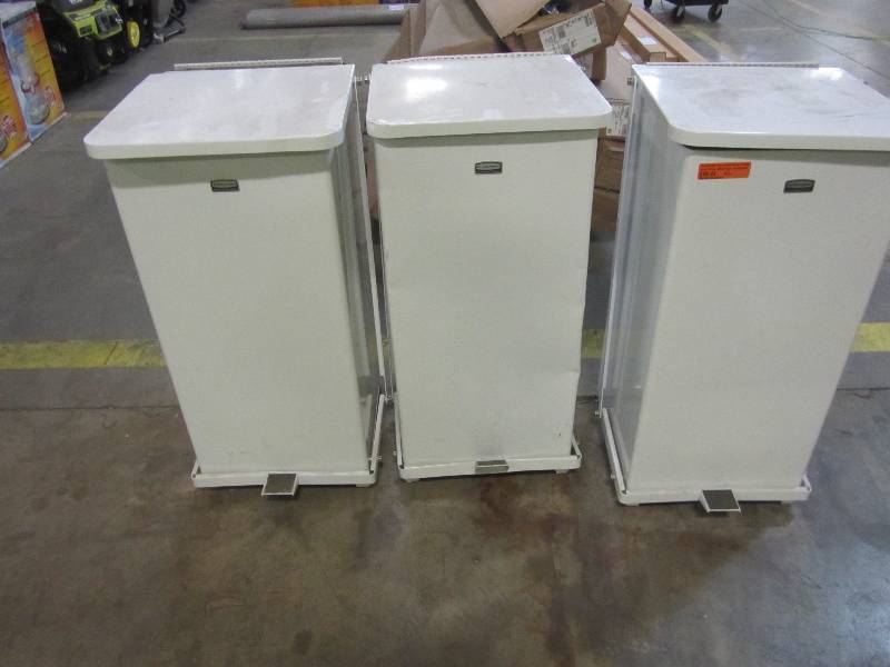 lot 88 image: Rubbermaid Commercial Products  Defenders 24 Gal. White Step-On Medical Trash Can(x3)