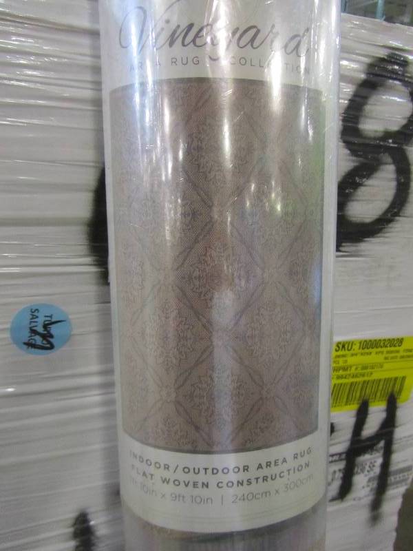 lot 90 image: vineyard area rug 7ft 10in x 9ft 10 in