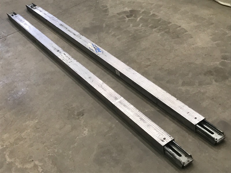 lot 17 image: (2) Adjustable E-Track Load Securme...
