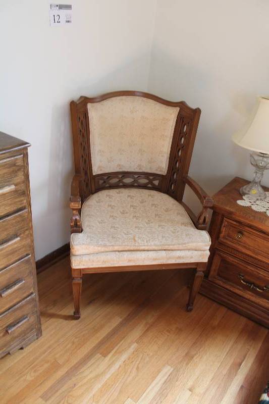 Decorative Wood Living Room Chair w White Cloth Seat & Back