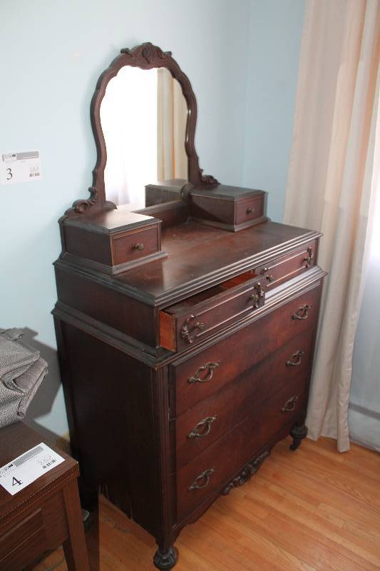7-Drawer Rolling Wood Dresser w Decorative Built-in Mirror