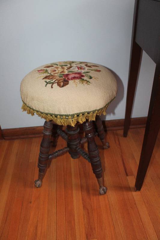 Stool w Hand-Crafted Design Pad