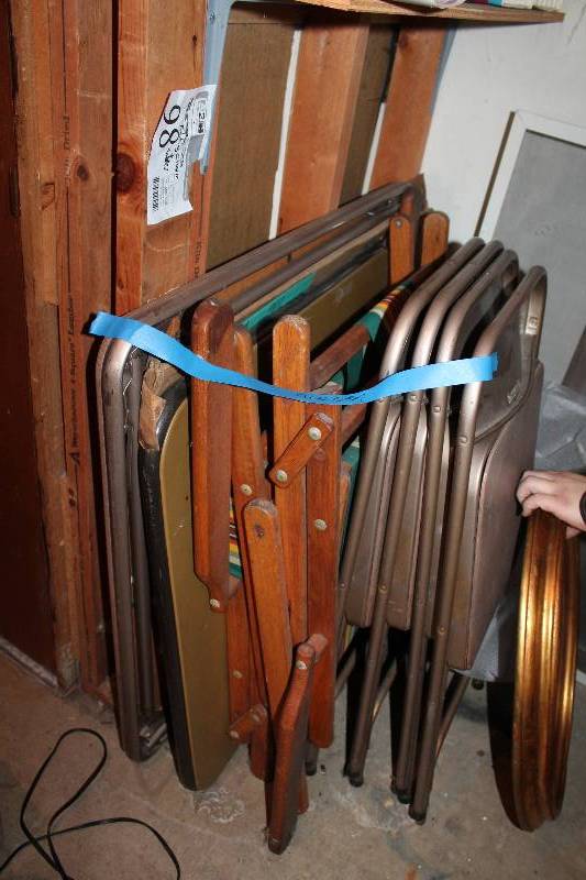 Folding Wood Table w Folding Metal Chairs